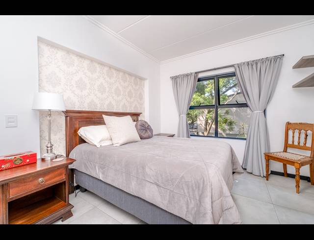 2 BEDROOM APARTMENT FOR SALE IN BRYANSTON